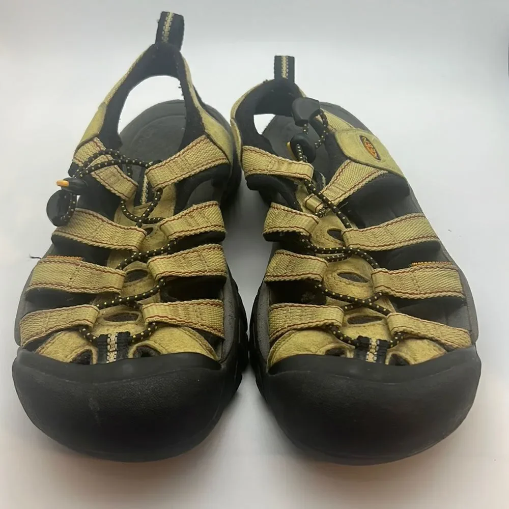 Keen sandals-Men size 8‎